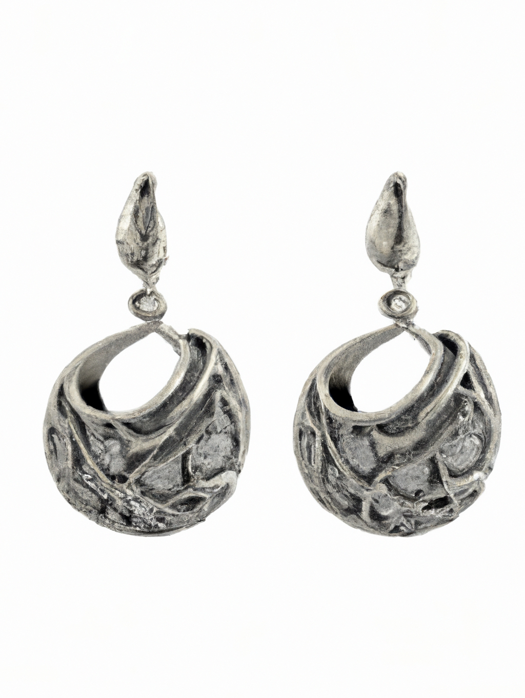 Silberner Ring mit rauer Oberfläche